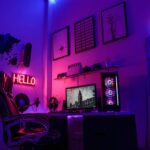 TCL 50 Zoll QLED P71K Fernseher und S45H Soundbar in einem Wohnzimmer für ein einfaches Heimkinoerlebnis.