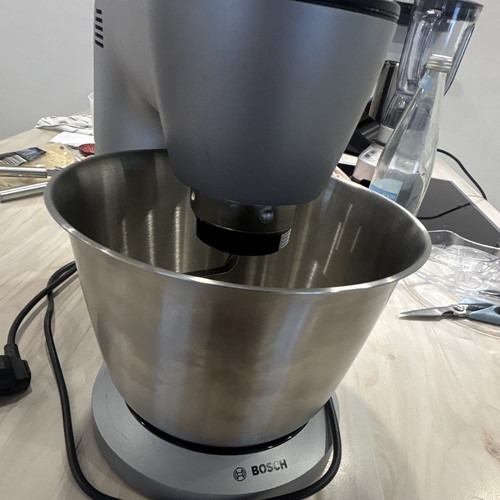 Bosch MUM5 Küchenmaschine mit Edelstahl-Rührschüssel &