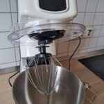 OSTBA Küchenmaschine weiß mit Edelstahlschüssel, Spritzschutz