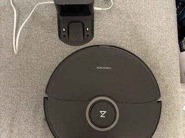 Roborock S8 Staubsaugerroboter mit Ladestation &
